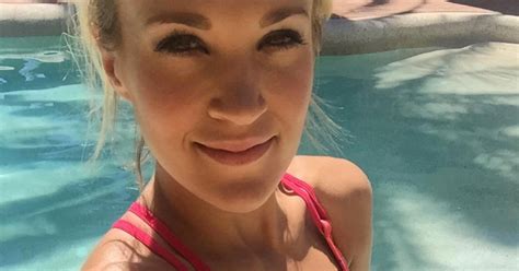 Carrie Underwood Is Perfectly Toned In This Bikini Selfie