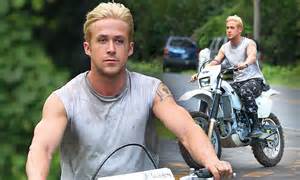 Ryan Gosling Shows Off New Bleached Blonde Head On Set Of New Film Daily Mail Online