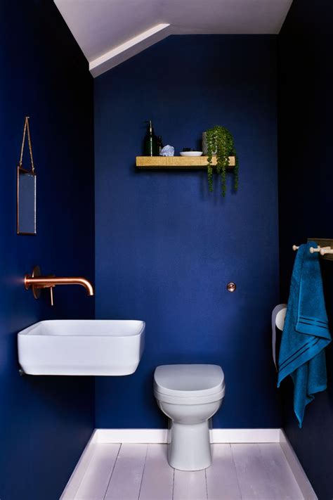 See more ideas about dulux egyptian cotton, dulux, living room paint. Mur bleu | Relooking toilettes, Idée salle de bain, Design ...
