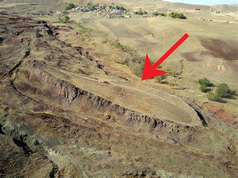 Modern Technology Uncovers Possible Noahs Ark Relic On Turkish Iranian
