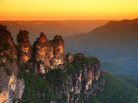 The Three Sisters In The Blue Mountains Above Sydney Nsw The Blue