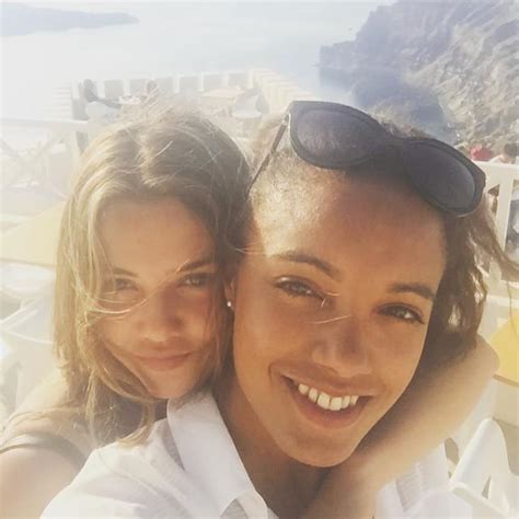 Maisie Richardson Sellers Because She And Her Gf Are Too Cute Page 5
