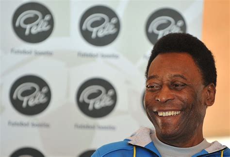 Pelé passa mal em Paris e é medicado SP AGORA