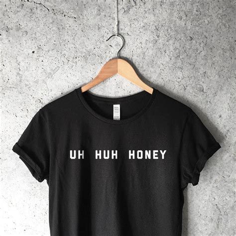 uh huh honey t shirt in black bittersweet