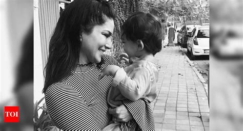 This Post By Sunny Leone Proves That She Is A Super Mom Hindi Movie News Times Of India