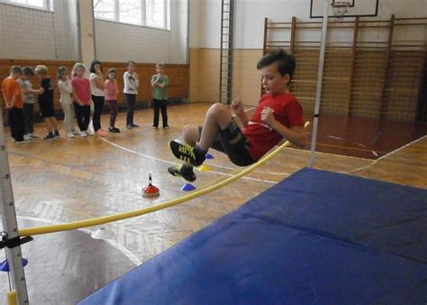 Mieste na nezvyčajnej trati 80 metrov časom 10,54. Výška, to je 'makačka' - Atletika pro děti