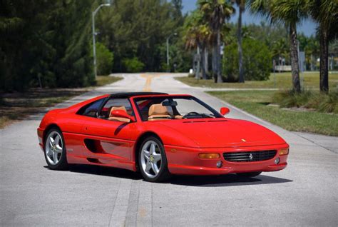 Driving one of the best ferraris ever made. photo FERRARI F355 GTS 3.5i 380ch targa 1997 - Motorlegend.com