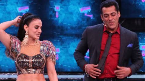 Bigg Boss 13 Day 1 Live Updates Contestants Settle In Ameesha Patel Makes A True Malkin Entry