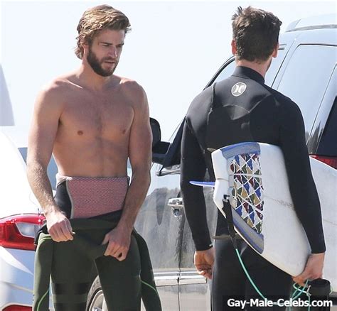 Liam Hemsworth Cought Сorrecting His Dick Gay Male Celebs com