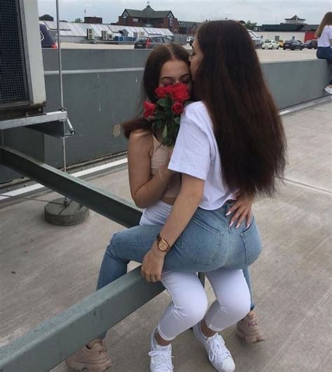 𝘗𝘪𝘯𝘵𝘦𝘳𝘦𝘴𝘵 𝘚𝘦𝘭𝘥𝘴𝘶𝘮☾ chicas besándose fotos tublr de amigas chicas enamoradas
