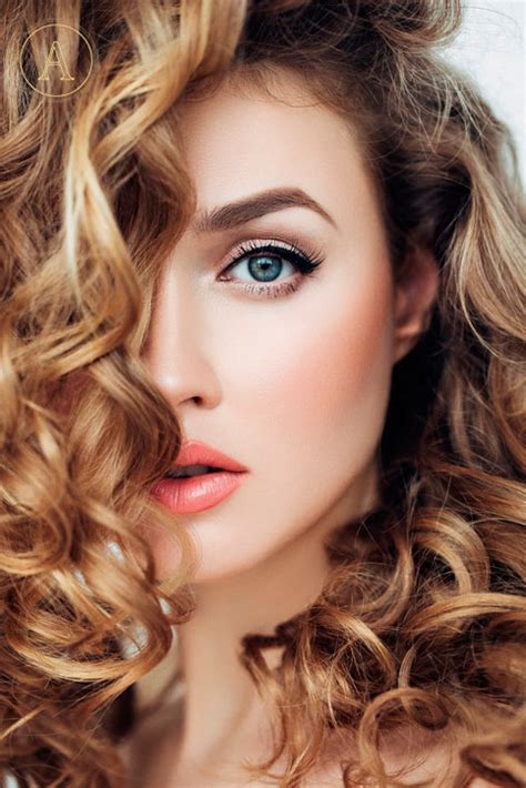 Tinta biondo chiarissimo freddo 9.07 life color plus formula che mantiene a lungo l'idratazione del capello. Capelli Cioccolato e Caramello: il trend 2020 | ALEXIM ...