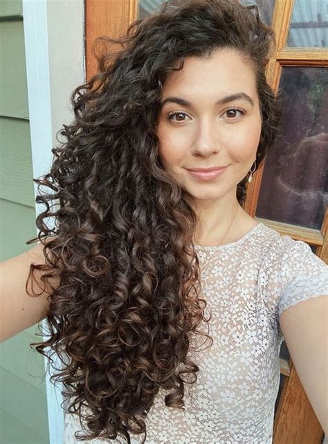 6 ideal hairstyles for long curly hair without tons of products