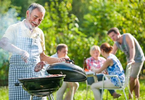 Muss ich meinen nachbarn fragen, bevor ich den grill anzünde? Die wichtigsten Grundlagen fürs Grillen - erklärt von OBI