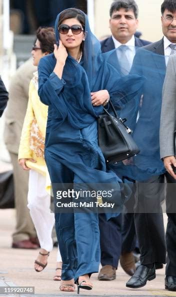 Pakistan Foreign Minister Hina Rabbani Khar Arrives At Air Force Photo Dactualité Getty Images