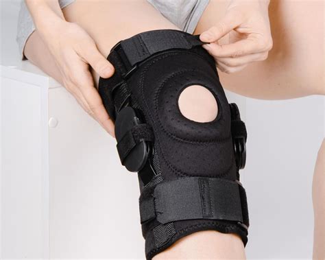 Signs That You May Need A Knee Brace Livewell Health And Physiotherapy