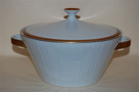 Scherzer bavaria germany teeservice, 22 teilig schönes, altes teeservice aus feinem porzellan porzellan weiss mit reliefmuster und grünen blumenmuster 1 teekanne, 0,75l 1 milchkännchen. Terrine Ragout mit Deckel Rillen Goldrand Schachbrett ...