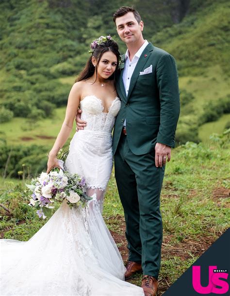 Pretty Little Liars Star Janel Parrishs Wedding Pics Are Magical Hit Network