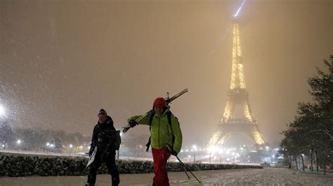 Eiffel Tower Closed As Paris Is Hit By Huge Snowfall News Wave 105