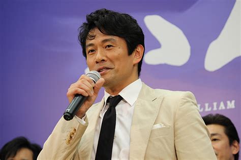 作品の再演で共演を重ねるうちに公私ともにパートナーとしての関係を築いていったといいます。 2006年5月に婚約を発表し、同じ年の7月に妊娠が判明 し、7月末に入籍しています。 といっても娘さんが生まれたのは 2006年10月 。 内野聖陽が世界的演出家ジョン・ケアードからの指名で主演を ...