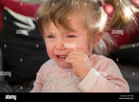 Little Girl Is Crying Hi Res Stock Photography And Images Alamy