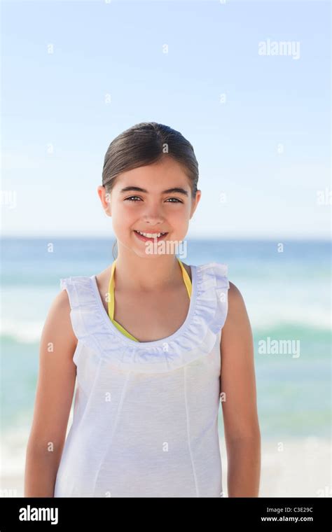 Kleines Mädchen Am Strand Stockfotografie Alamy