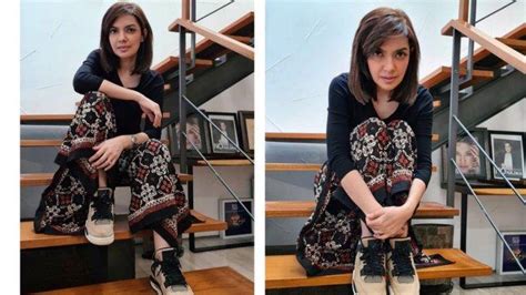 Intip Tampilan Modis Najwa Shihab Saat Kenakan Sepatu Ternyata Punya Koleksi Produk Lokal
