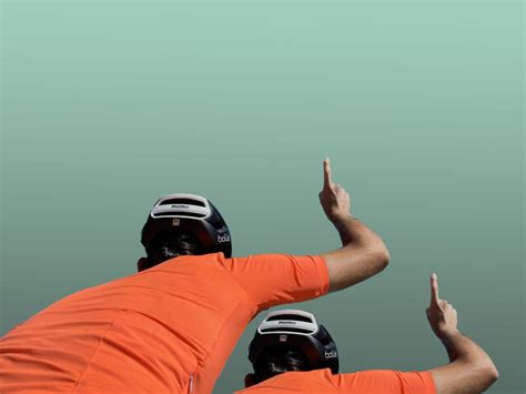 Hand Signals All Cyclists Should Know Before Joining A Group Ride