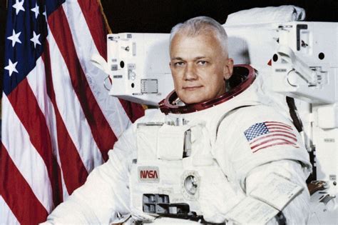 Bruce Mccandless Nasa Astronaut Who Was 1st To Fly Untethered In Space
