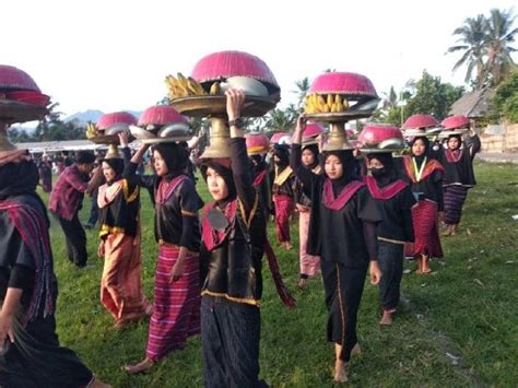 10 Fakta Tradisi Unik Ngejot Di Lombok Yang Wajib Kamu Tahu Willrest