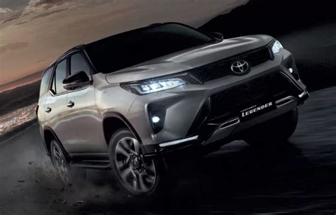 Manual dan otomatis di indonesia. Finally Toyota Introduce Fortuner Facelift 2020 | AutoDeals.Pk