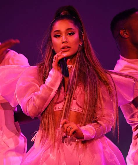 Ariana Grande Pulled A Taylor Swift And Surprised A Crowd With 2 Chainz