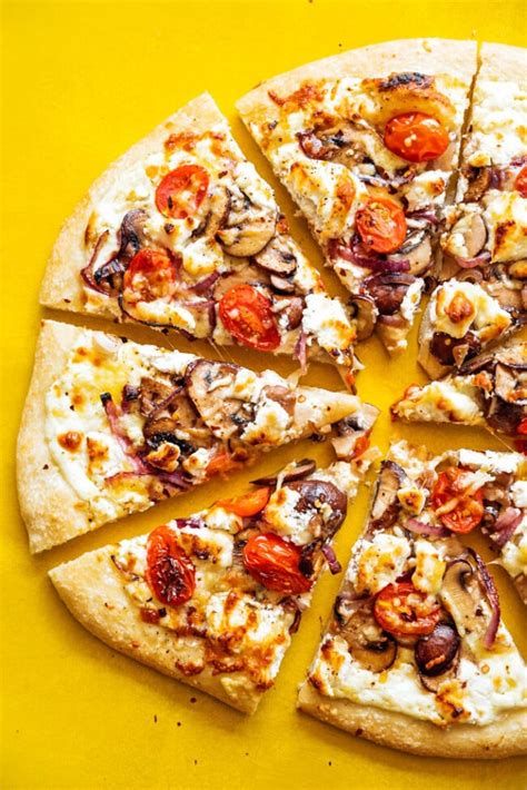 goat cheese pizza recipe with mushrooms and white sauce
