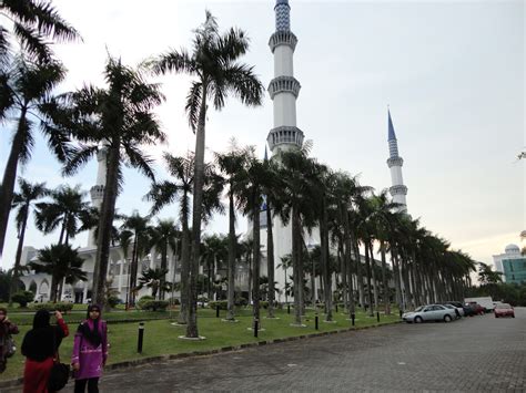 Sebab ed peluk islam dekat masjid shah alam ini. ICEPS 8 2012: Lawatan ke GM Klang & iCity Shah Alam