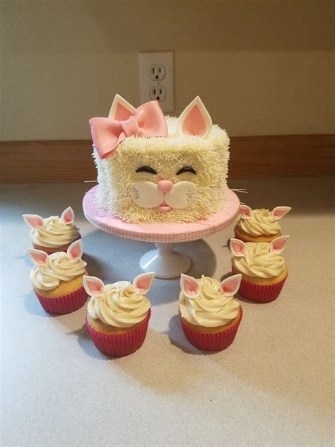A Cute Buttercream Kitty Cake And Matching Cupcakes Birthday Cake