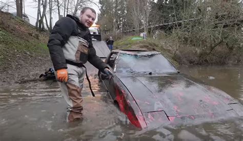 People Discovered These Cool Cars Underwater