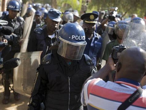 zimbabwe police break up opposition leader s meeting after disputed election shropshire star