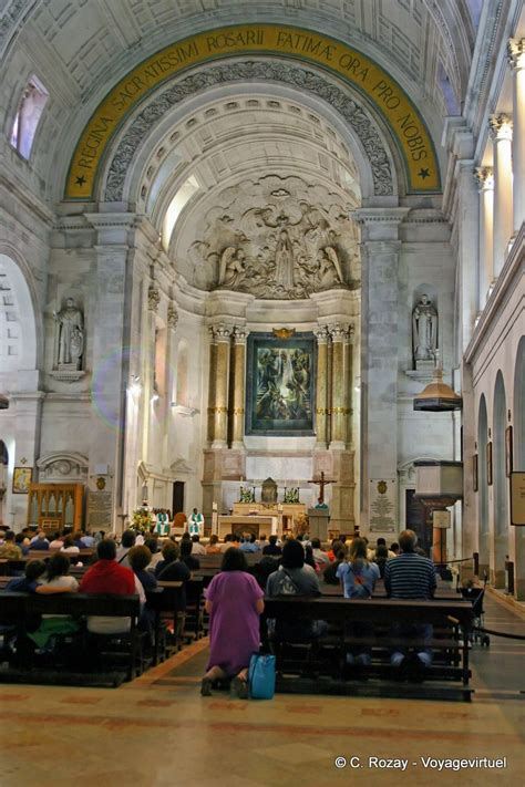 La basílica, de estilo neobarroco, se construyó a partir de 1928 y se terminó en 1953. Interior da Basílica Fatima Portugal, and to be able to ...