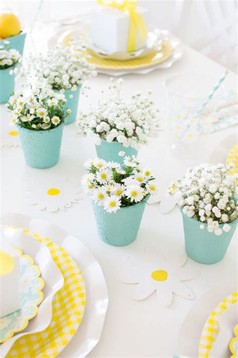 A Daisy Inspired Spring Tablescape To Celebrate This Season In Style In