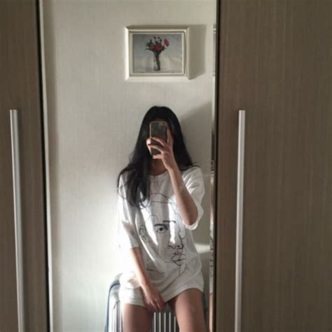 uzzlang girl pfp faceless in 2022 instagram girls uzzlang girl mirror selfie