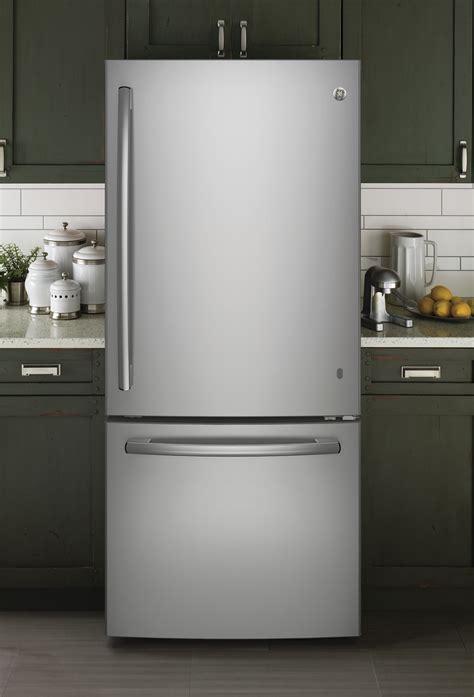 Top Freezer vs Bottom Freezer Refrigerators: Which are Better? | Aztec