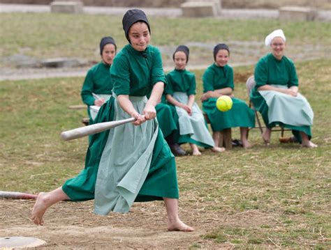 Rare Look Inside Amish Community Photo Pictures Cbs News