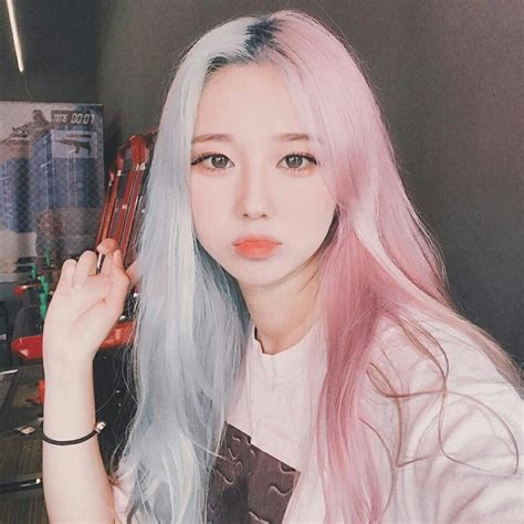 Her ⇿ втѕ єιgнт мємвєя Split Dyed Hair Korean Hair Color Girl Hairstyles