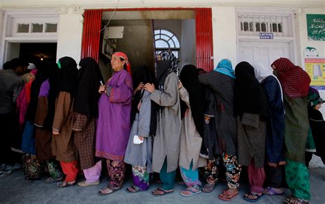 Threat Of Violence Sees Kashmir Vote In Small Numbers