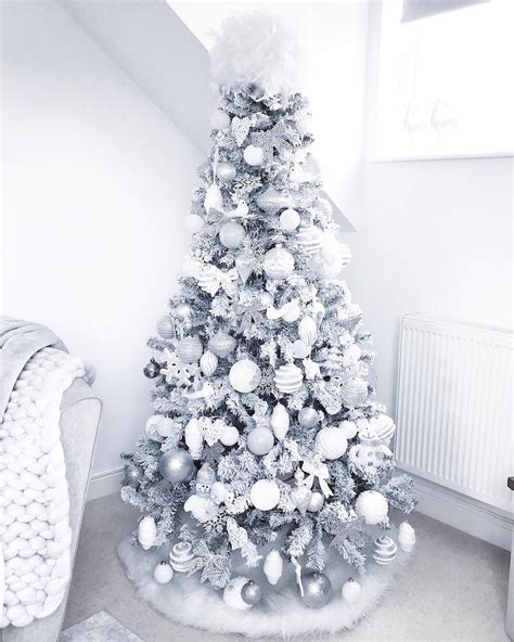 Love these big plastic candy canes with the huge bow as the topper of the tree. How To Make A White Christmas Tree The Centerpiece Of Your Holiday Decor | White christmas trees ...