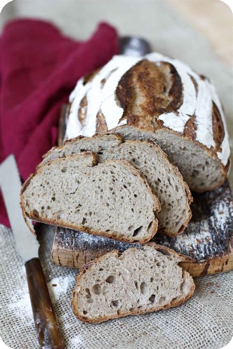 Weizen-Roggenbrot mit Sauerteig