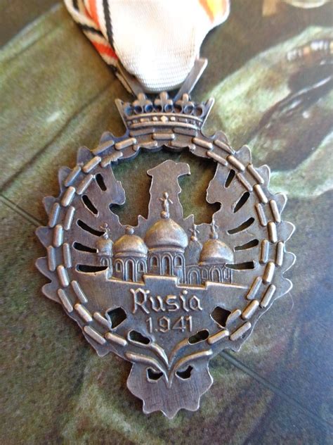 We hope this will help you in learning languages. Spanish Blue Division medal