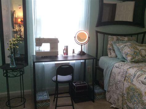 Whether you're looking for a simple way to store a few lipsticks or require a serious organizer for your makeup hoarding ways, one of these beautiful diy makeup vanity and mirror ideas is sure to satisfy your needs. Sewing and Makeup Area (With images) | Room redo, Home ...