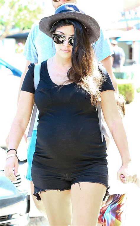 sunny side from kourtney kardashian s best pregnancy looks e news