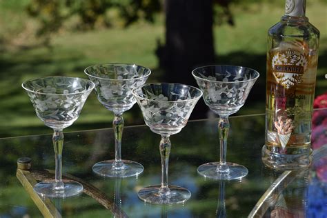 Vintage Etched Cocktail Martini Glasses Set Of 5 1950 S Vintage Etched Champagne Glasses