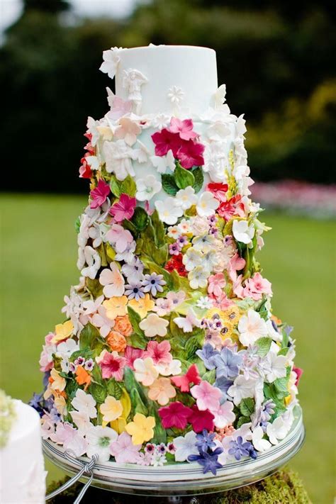 The 25 Prettiest Floral Wedding Cakes Youve Ever Seen
